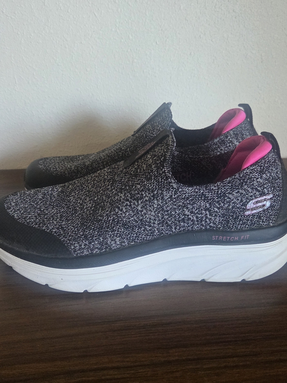 Skechers Women's D'Lux Walker-Quick Upgrade Sneaker Size 10